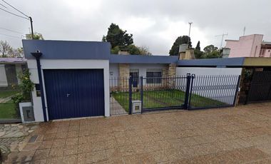 Casa en venta - 3 Dormitorios 2 Baños - Cocheras - 425Mts2 - Villa del Plata, Florencio Varela