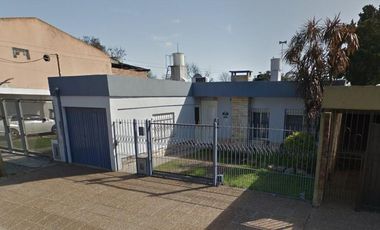 Casa en venta - 3 Dormitorios 2 Baños - Cocheras - 425Mts2 - Villa del Plata, Florencio Varela