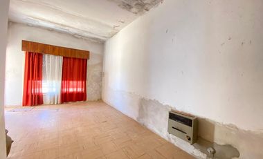 Casa en Venta de 3 dormitorios. Patio con parrilla y parque verde. Villa Fox, Zárate