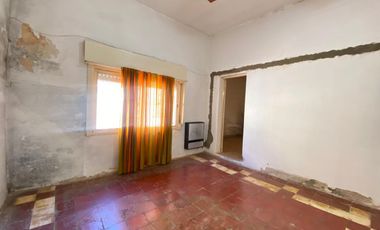 Casa en Venta de 3 dormitorios. Patio con parrilla y parque verde. Villa Fox, Zárate