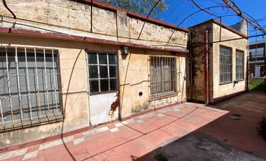 Casa en Venta de 3 dormitorios. Patio con parrilla y parque verde. Villa Fox, Zárate