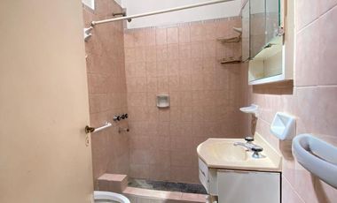 Casa en Venta de 3 dormitorios. Patio con parrilla y parque verde. Villa Fox, Zárate