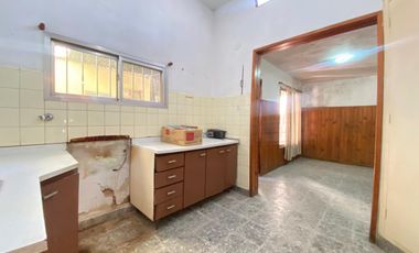 Casa en Venta de 3 dormitorios. Patio con parrilla y parque verde. Villa Fox, Zárate