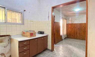 Casa en Venta de 3 dormitorios. Patio con parrilla y parque verde. Villa Fox, Zárate