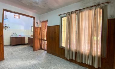 Casa en Venta de 3 dormitorios. Patio con parrilla y parque verde. Villa Fox, Zárate