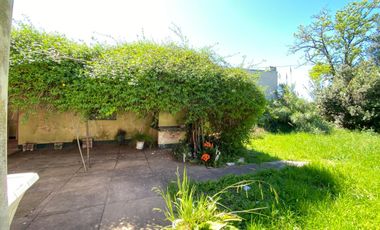 Casa en Venta de 3 dormitorios. Patio con parrilla y parque verde. Villa Fox, Zárate