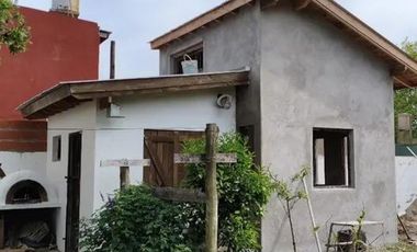 Casa en venta - 4 Dormitorios 2 Baños - Las Toninas