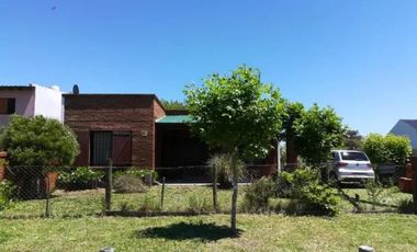 Casa en venta - 4 Dormitorios 2 Baños - Las Toninas