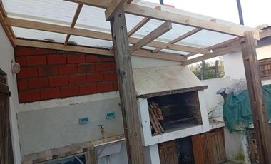 Casa en venta - 4 Dormitorios 2 Baños - Las Toninas