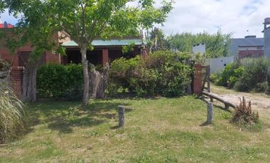 Casa en venta - 4 Dormitorios 2 Baños - Las Toninas