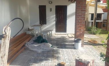 Casa en venta - 4 Dormitorios 2 Baños - Las Toninas