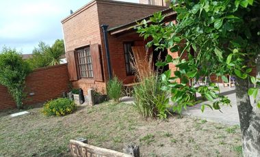 Casa en venta - 4 Dormitorios 2 Baños - Las Toninas