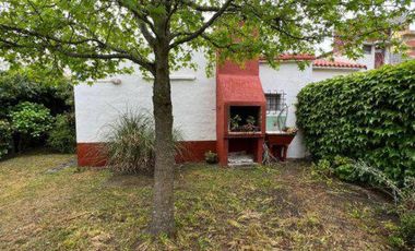 Casa en alquiler temporario - 2 Dormitorios 1 Baño - Mar de Ajó