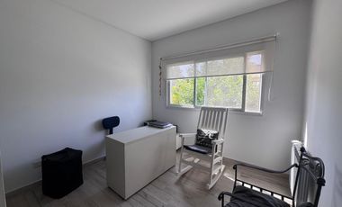 Casa 4 ambientes en Los Olivares.