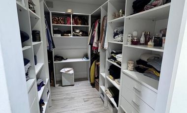 Casa 4 ambientes en Los Olivares.