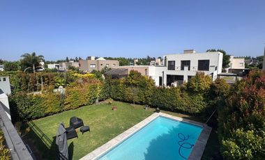 Casa 4 ambientes en Los Olivares.