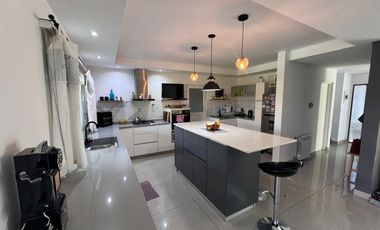 Casa 4 ambientes en Los Olivares.