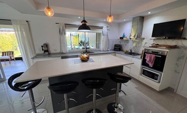 Casa 4 ambientes en Los Olivares.