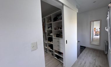 Casa 4 ambientes en Los Olivares.