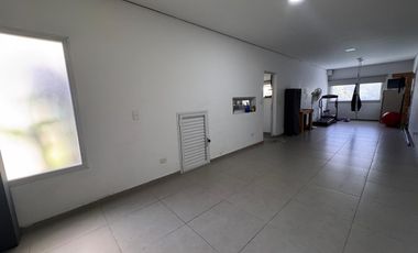 Casa 4 ambientes en Los Olivares.