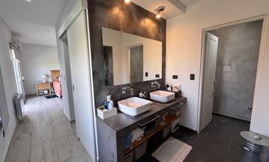 Casa 4 ambientes en Los Olivares.