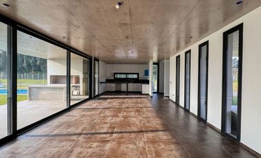 VENTA CASA  DE 4 DORMITORIOS BARRIO CERRADO ALTOS DE CAMPO GRANDE