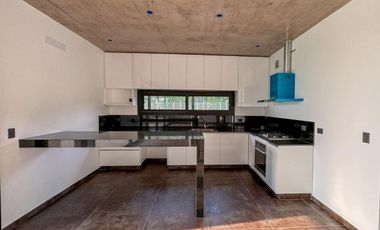 VENTA CASA  DE 4 DORMITORIOS BARRIO CERRADO ALTOS DE CAMPO GRANDE