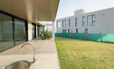 VENTA CASA  DE 4 DORMITORIOS BARRIO CERRADO ALTOS DE CAMPO GRANDE