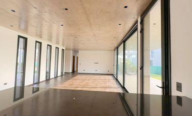 VENTA CASA  DE 4 DORMITORIOS BARRIO CERRADO ALTOS DE CAMPO GRANDE