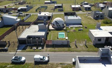 Venta casa tipo domo monoambiente con Pileta en Capitán Bermúdez