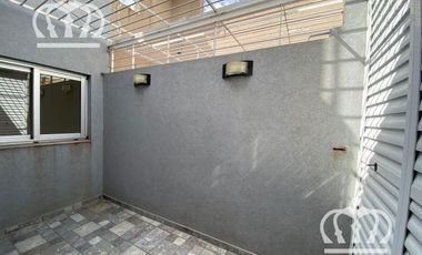 PH en Lanús Este 2 ambientes y medio.