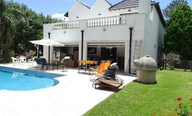 Casa en venta - 3 Dormitorios 4 Baños - Cochera - 1.000Mts2 - San Vicente