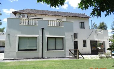 Casa en venta - 3 Dormitorios 4 Baños - Cochera - 1.000Mts2 - San Vicente