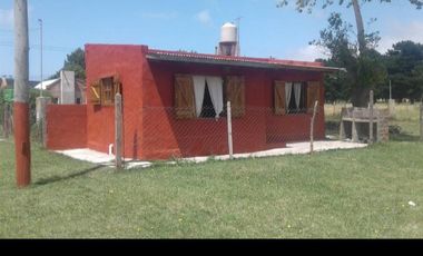 Casa en venta - 5 Dormitorios 2 Baños - 402Mts2 - San Eduardo del Mar