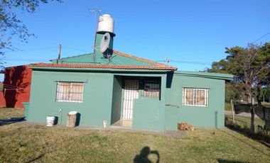 Casa en venta - 5 Dormitorios 2 Baños - 402Mts2 - San Eduardo del Mar