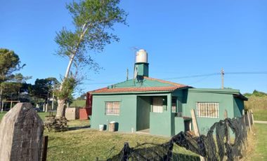 Casa en venta - 5 Dormitorios 2 Baños - 402Mts2 - San Eduardo del Mar