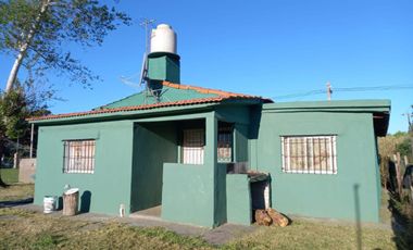 Casa en venta - 5 Dormitorios 2 Baños - 402Mts2 - San Eduardo del Mar
