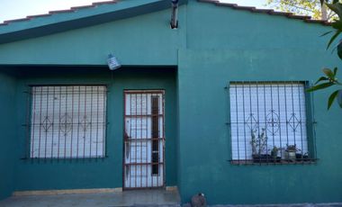 Casa en venta - 5 Dormitorios 2 Baños - 402Mts2 - San Eduardo del Mar