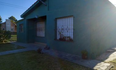 Casa en venta - 5 Dormitorios 2 Baños - 402Mts2 - San Eduardo del Mar