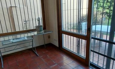 Casa 2 Plantas, 3 Ambientes C/ Pileta, Jardín, Quincho y Cocheras - Bernal