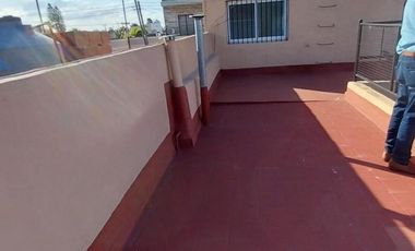 Casa 2 Plantas, 3 Ambientes C/ Pileta, Jardín, Quincho y Cocheras - Bernal