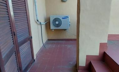 Casa 2 Plantas, 3 Ambientes C/ Pileta, Jardín, Quincho y Cocheras - Bernal