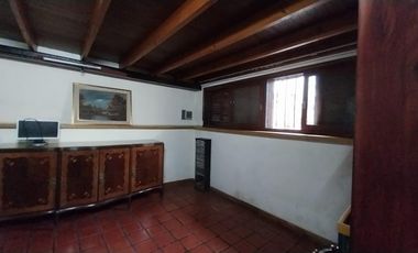 Casa 2 Plantas, 3 Ambientes C/ Pileta, Jardín, Quincho y Cocheras - Bernal