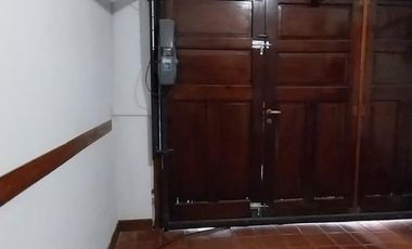 Casa 2 Plantas, 3 Ambientes C/ Pileta, Jardín, Quincho y Cocheras - Bernal