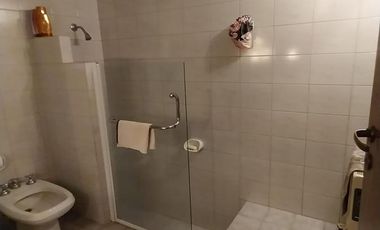 Casa 2 Plantas, 3 Ambientes C/ Pileta, Jardín, Quincho y Cocheras - Bernal