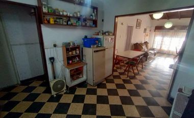 Casa en venta - 2 Dormitorios 1 Baño - 333mts2 - Mar del Plata