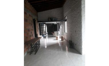 En venta Casa en ItagüíItagüí - Barrio Malta