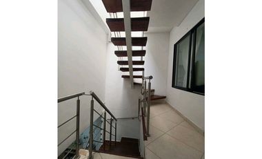 En venta CASA barrio la América - 3 niveles