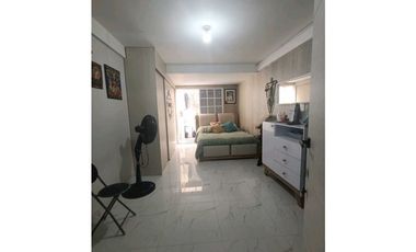 En venta Casa de 3 pisos - Barrio Santafé