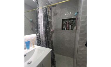 En venta Casa de 3 pisos - Barrio Santafé